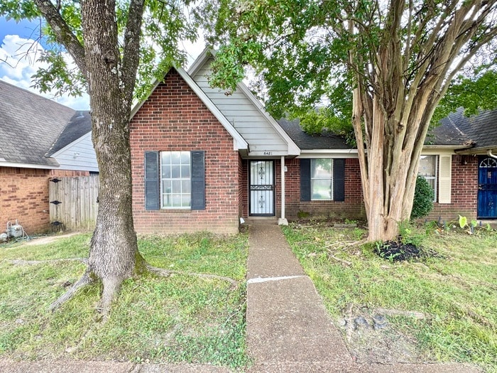 6481 Summer Creek E in Memphis, TN - Foto de edificio