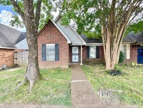 6481 Summer Creek E in Memphis, TN - Building Photo - Building Photo