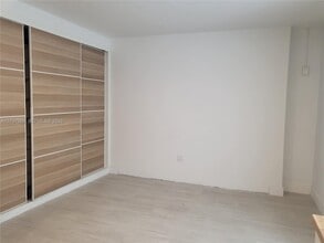 5512 SW 57th Pl in Davie, FL - Building Photo - Building Photo