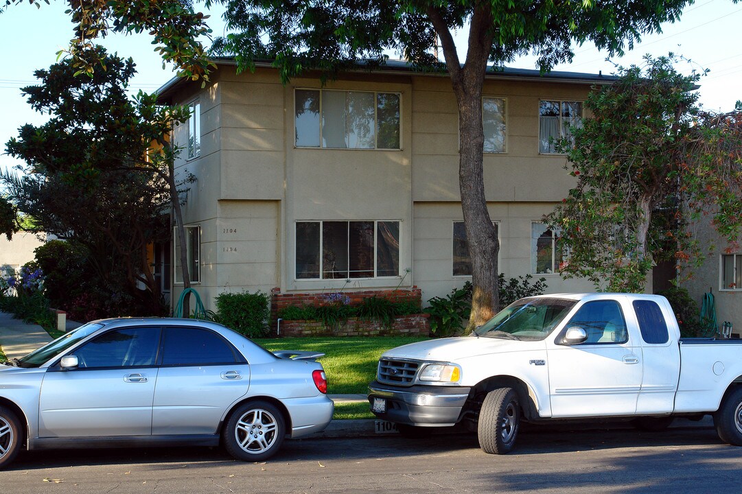 1104 E Imperial Ave in El Segundo, CA - Building Photo