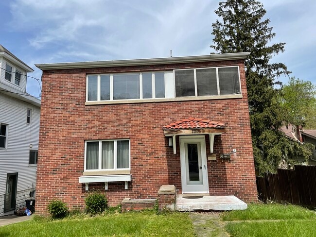 324 S High St in Morgantown, WV - Building Photo - Building Photo