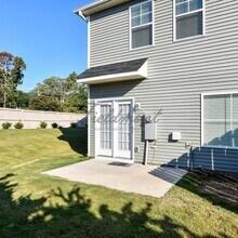 100 Bluet Ln in Taylors, SC - Building Photo - Building Photo