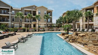 2745 Westpointe Dr, Unit 15302 in New Braunfels, TX - Building Photo