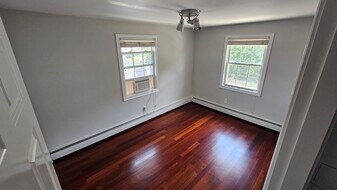 479 Sea St, Unit 5 in Quincy, MA - Building Photo