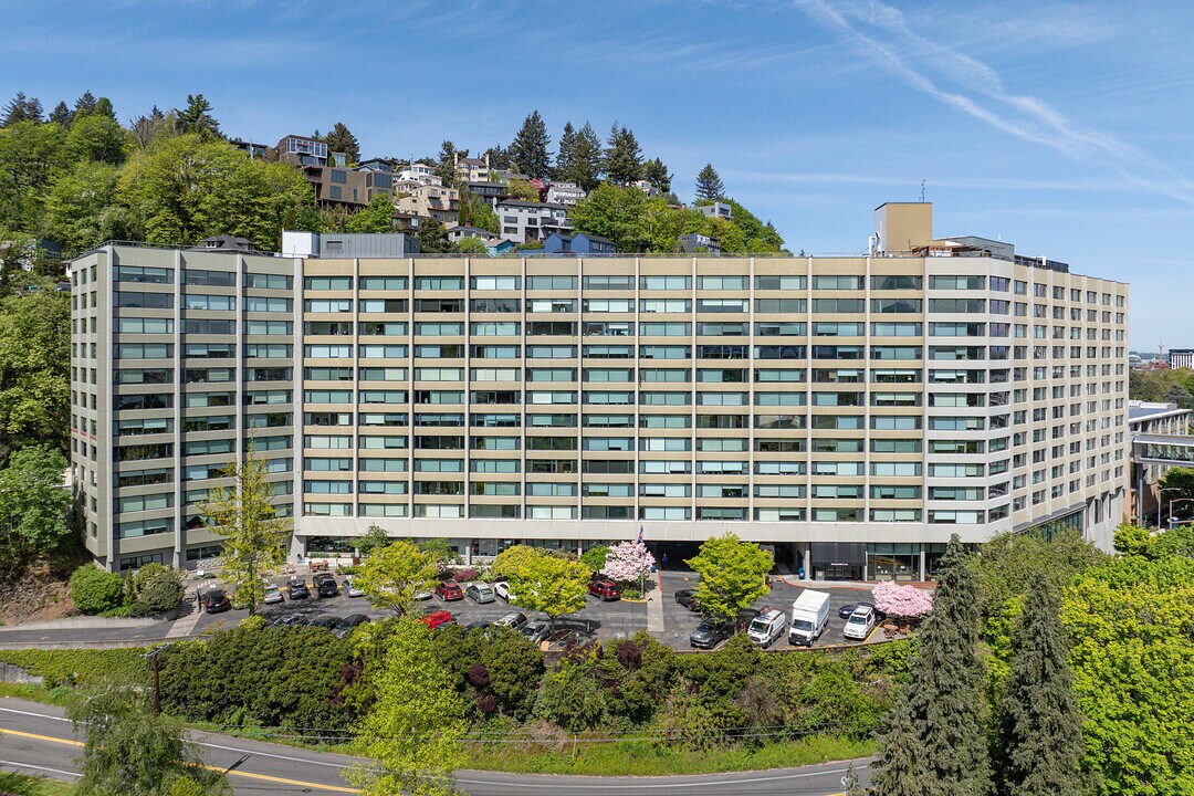 Parkview at Terwilliger Plaza in Portland, OR - Foto de edificio