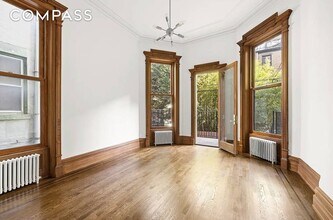 323 Washington Ave in Brooklyn, NY - Building Photo - Building Photo