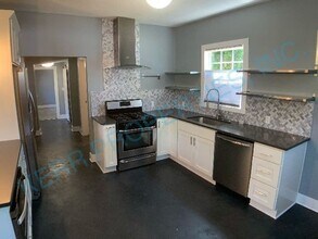 3114 N Holland St in Portland, OR - Building Photo - Building Photo