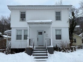 21 Lake St in Highland Falls, NY - Building Photo