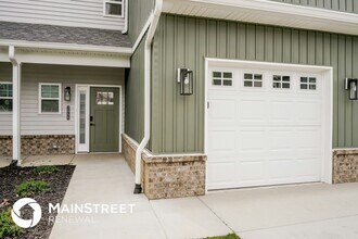 2056 N Sarah Dr in Jeffersonville, IN - Building Photo - Building Photo