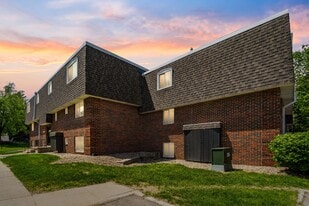 Lantern Square Apartments in Waterloo, IA - Building Photo