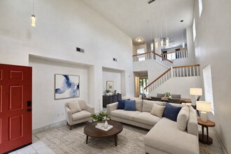 875 Farnham Ave in Woodland, CA - Building Photo - Building Photo