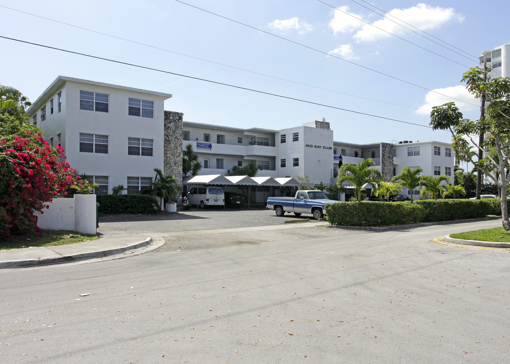 Mid Bay Club in North Miami, FL - Building Photo