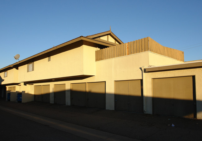 1664 W Orangewood Ave in Anaheim, CA - Building Photo - Building Photo