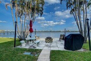 1430 S Lakeside Dr