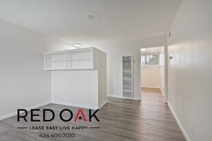 12211 S Manor Dr in Hawthorne, CA - Building Photo