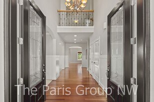 8825 137th Ave SE in Newcastle, WA - Building Photo