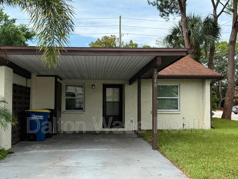 2040 Sunset Grove Ln in Clearwater, FL - Building Photo
