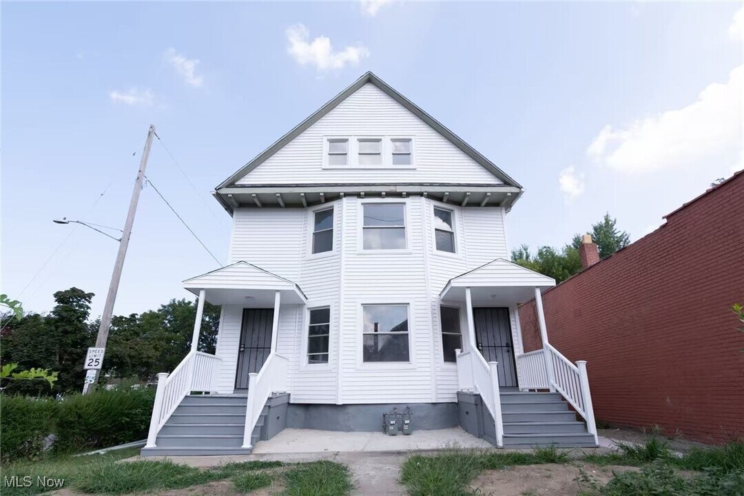 11001 Ashbury Ave in Cleveland, OH - Building Photo