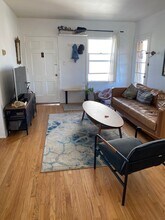 4557 Alumni Ave, Unit 1 in Los Angeles, CA - Foto de edificio - Building Photo