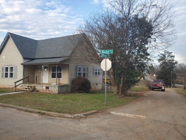 1409 E Market St in Anderson, SC - Building Photo - Building Photo