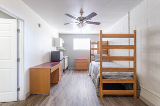 Pelican Shores Apartments in Galveston, TX - Building Photo - Interior Photo