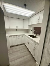 9688 Fontainebleau Blvd in Miami, FL - Building Photo - Building Photo