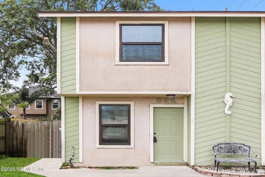844 7th Ave S in Jacksonville Beach, FL - Building Photo