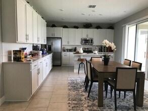 1107 Sugarwood St in Davenport, FL - Foto de edificio - Building Photo