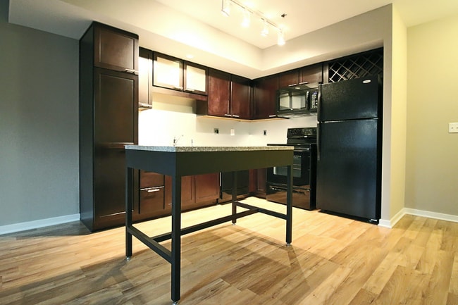 property at 174 W Randolph St