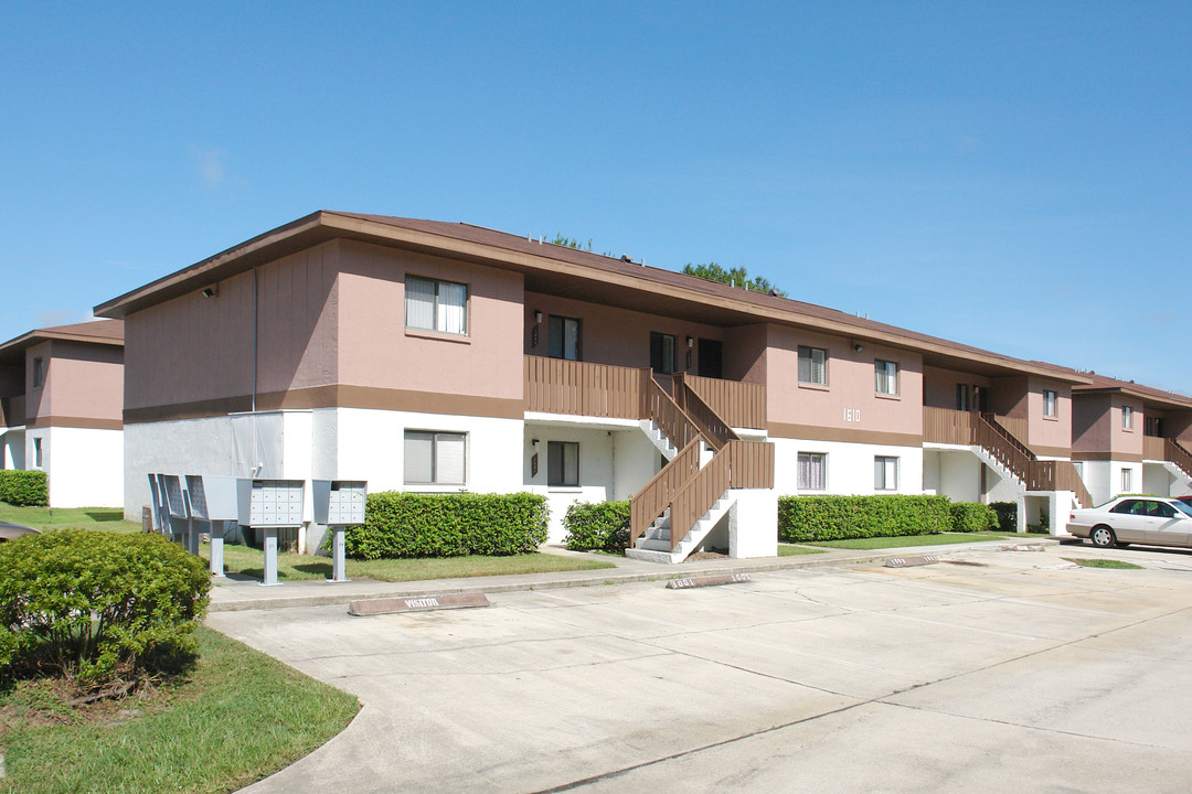 College Club Condominiums in Cocoa, FL - Foto de edificio