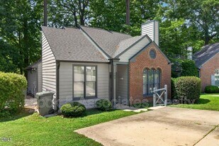 105 Ellsworth Pl in Cary, NC - Building Photo