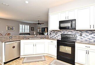 9732 Royal Vista Ave in Clermont, FL - Building Photo - Building Photo
