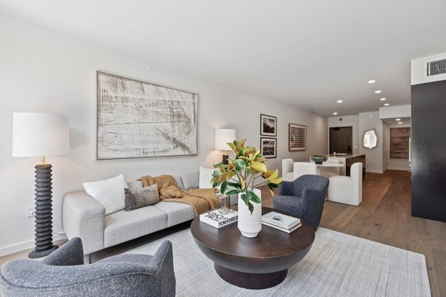 2525 Van Ness Ave in San Francisco, CA - Building Photo - Building Photo