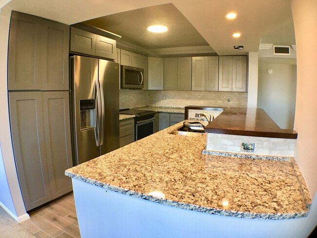 Stunning 2/2 condo in North Fort Myers, FL - Foto de edificio - Building Photo