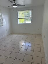 10310 SW 34th St, Unit Efficency in Westchester área in Miami, FL - Building Photo - Building Photo