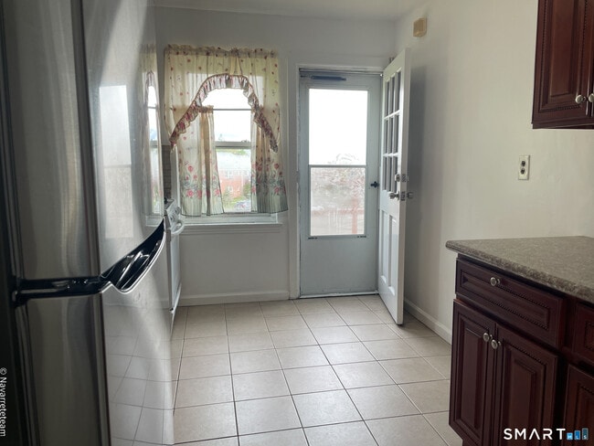 34 Standish Rd in Stamford, CT - Building Photo - Building Photo