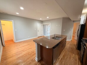 4228 N Whipple St, Unit 2S in Chicago, IL - Foto de edificio - Building Photo