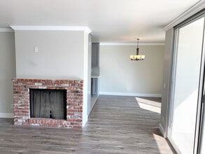 415 Montana Ave, Unit 102 in Santa Monica, CA - Building Photo - Building Photo