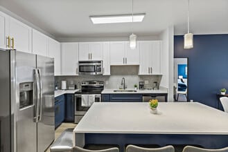 205 S Kings Dr in Charlotte, NC - Building Photo - Building Photo