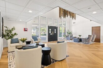 The Laurel at Mountain View (55+) in Mountain View, CA - Foto de edificio - Building Photo