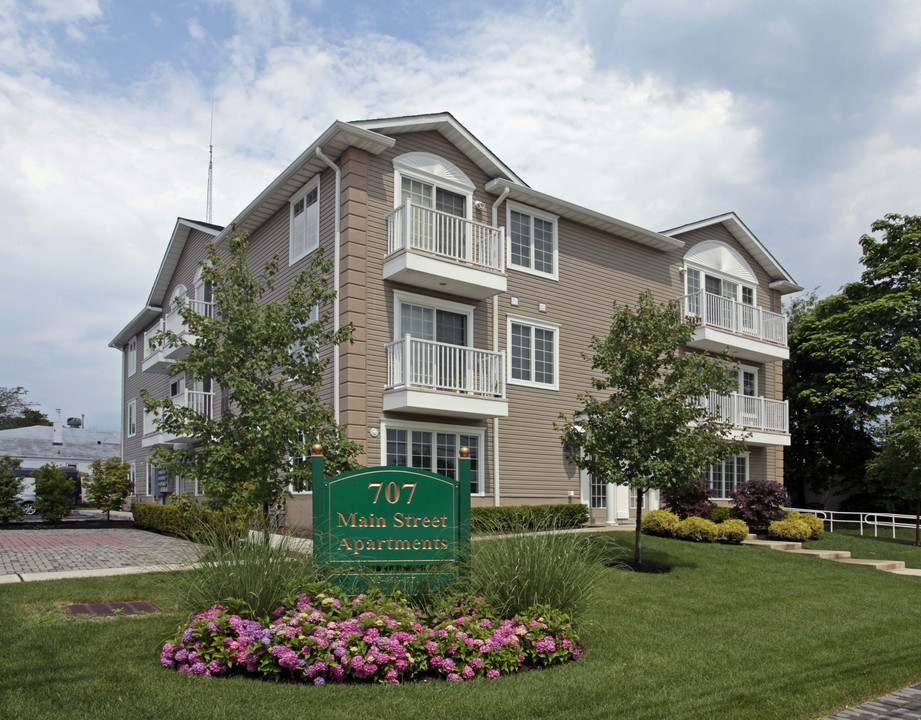 Main Street Apartments in Avon By The Sea, NJ - Foto de edificio