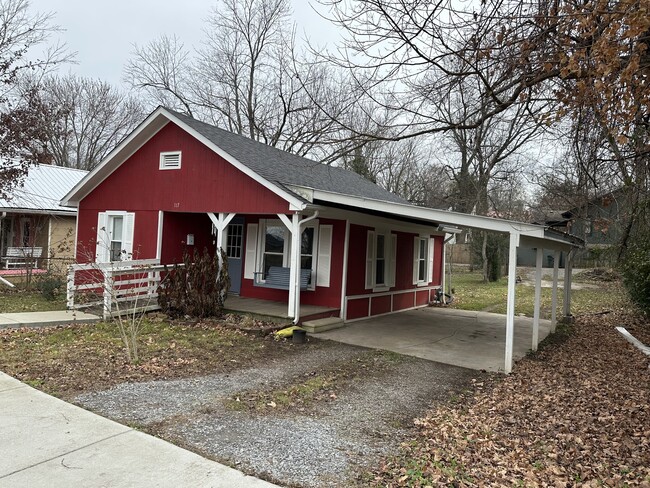 117 Sylvis St in Dickson, TN - Building Photo - Building Photo