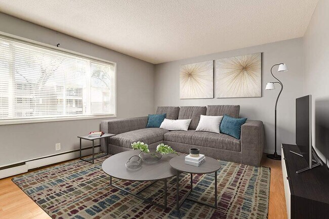 Michael Manor in Edmonton, AB - Building Photo - Building Photo