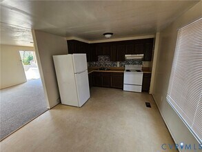 1800 Mountain Pine Blvd in Richmond, VA - Foto de edificio - Building Photo