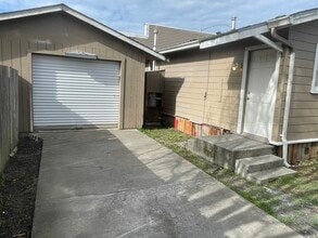 385 Davis St in Rio Dell, CA - Building Photo - Building Photo