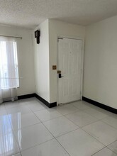 9189 Fontainebleau Blvd in Miami, FL - Building Photo - Building Photo