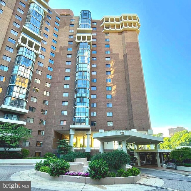 property at 1600 N Oak St