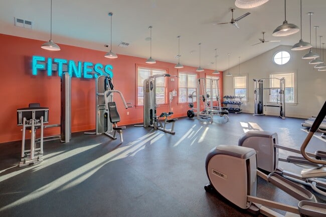 The Nest on 17 in Carrollton, VA - Foto de edificio - Building Photo