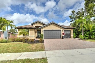 1453 Alhambra Dr in Ft. Myers, FL - Building Photo - Building Photo