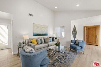 13 Pepper Ct in Inglewood, CA - Building Photo - Building Photo